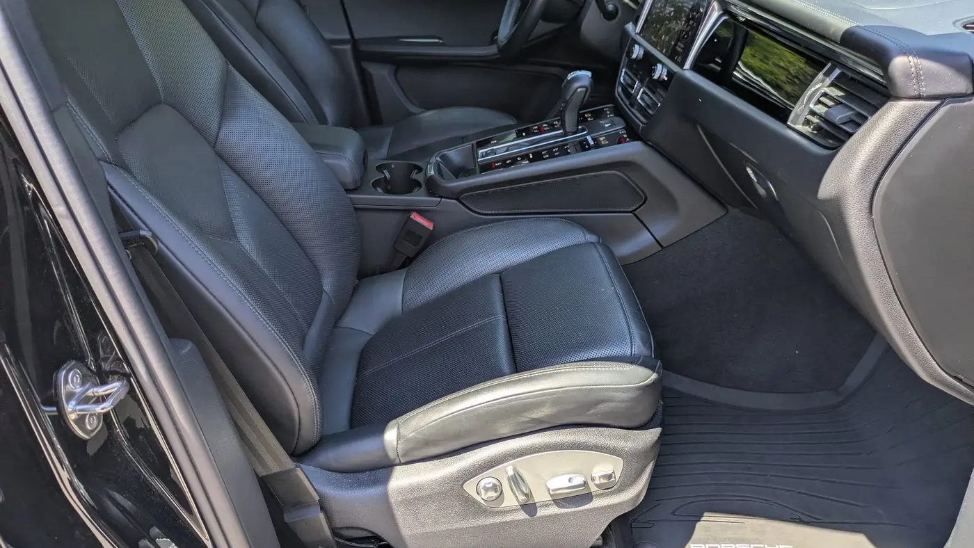 2023 Porsche Macan Base