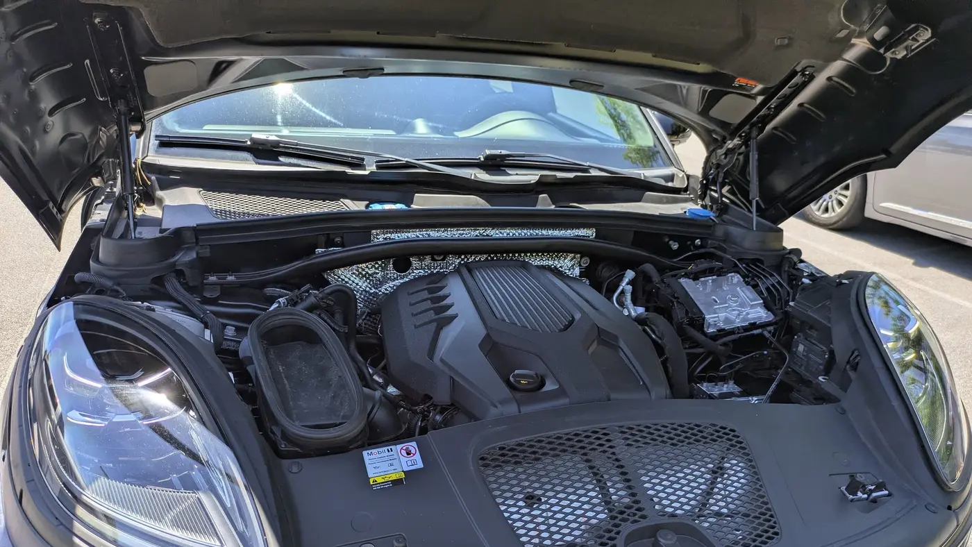 2023 Porsche Macan Base