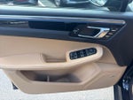 2017 Macan Thumbnail 15