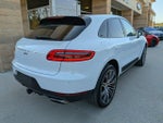 2018 Macan Thumbnail 3