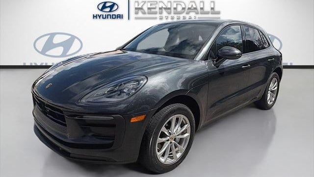 2023 Porsche Macan Base