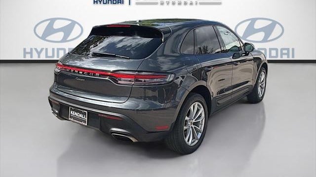 2023 Porsche Macan Base