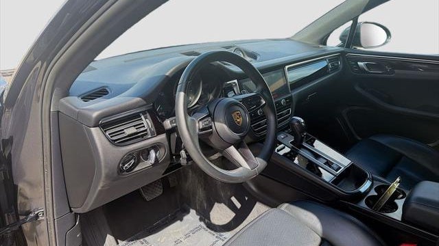 2023 Porsche Macan Base