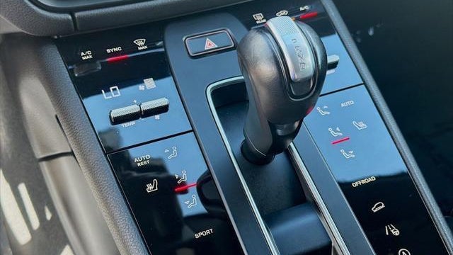 2023 Porsche Macan Base