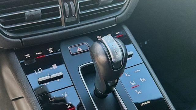 2023 Porsche Macan Base