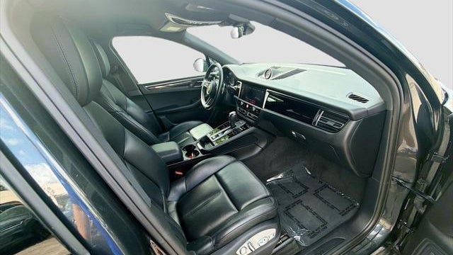 2023 Porsche Macan Base