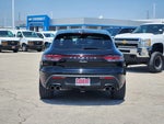 2023 Macan Thumbnail 6