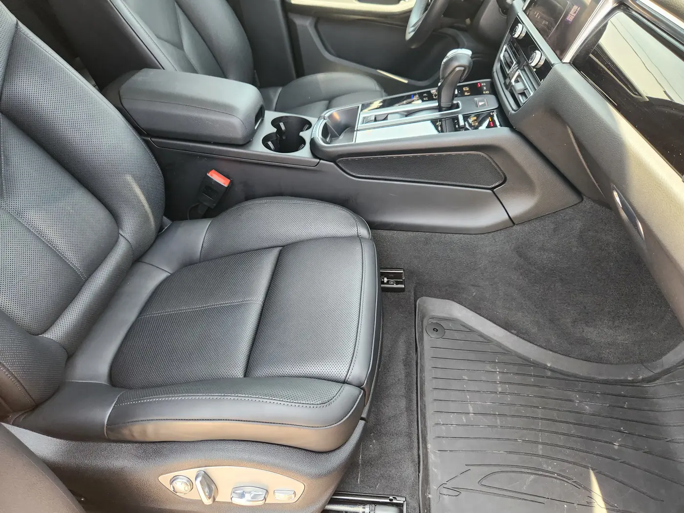 2023 Porsche Macan - $50,627