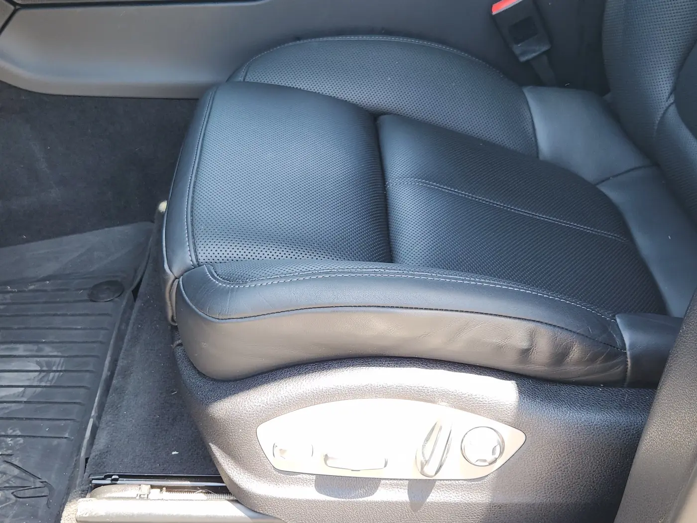 2023 Porsche Macan - $50,627