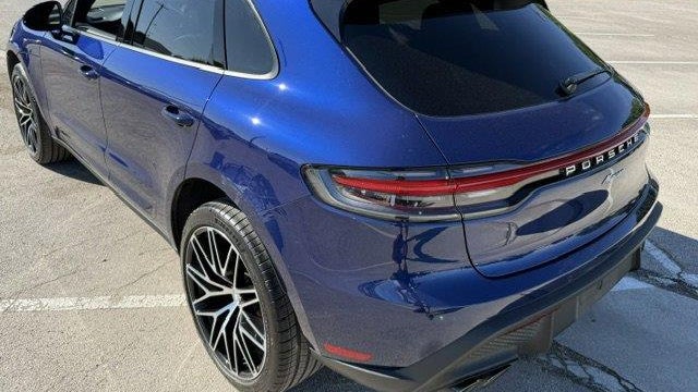 2025 Porsche Macan Base