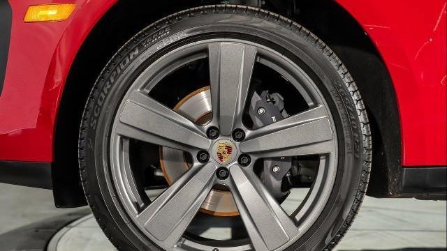 2025 Porsche Macan T