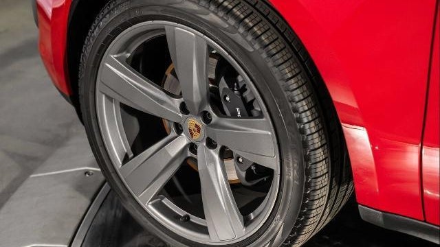 2025 Porsche Macan T