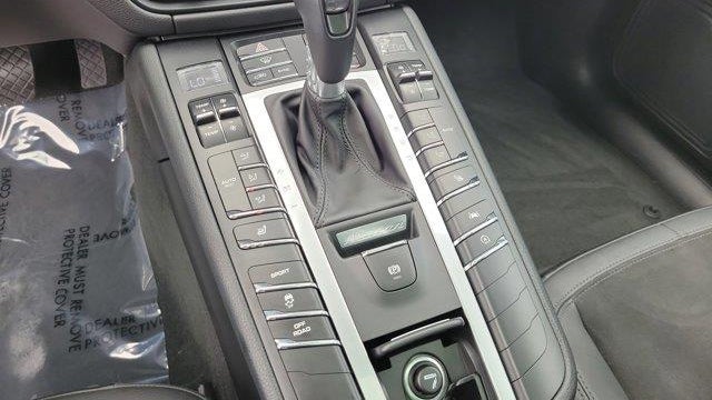 2021 Porsche Macan Base