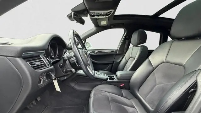 2021 Porsche Macan Base