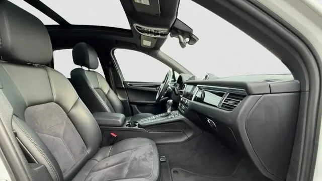 2021 Porsche Macan Base
