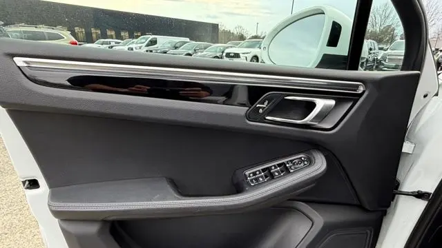 2021 Porsche Macan Base