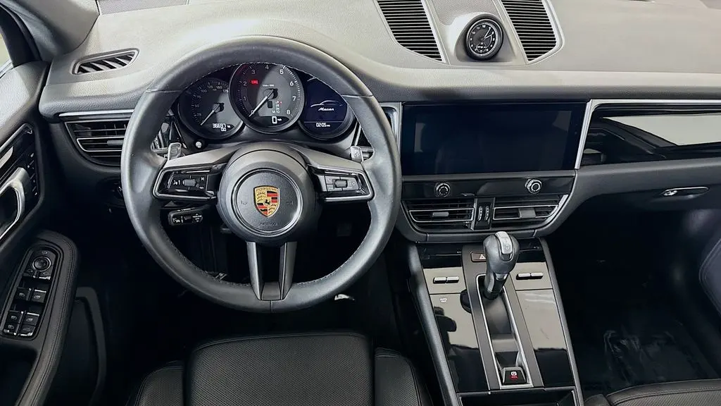 2023 Porsche Macan Base