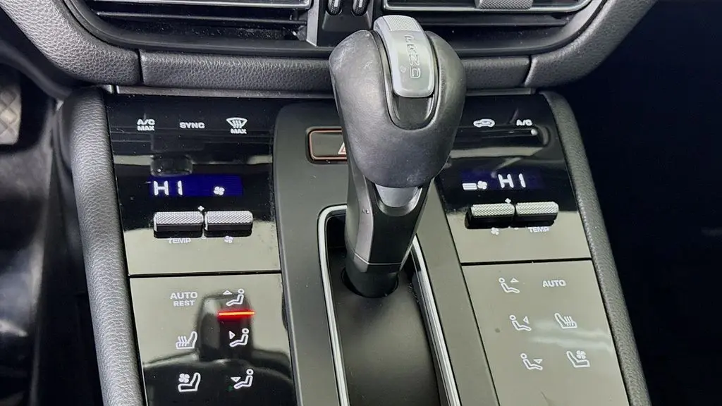 2023 Porsche Macan Base