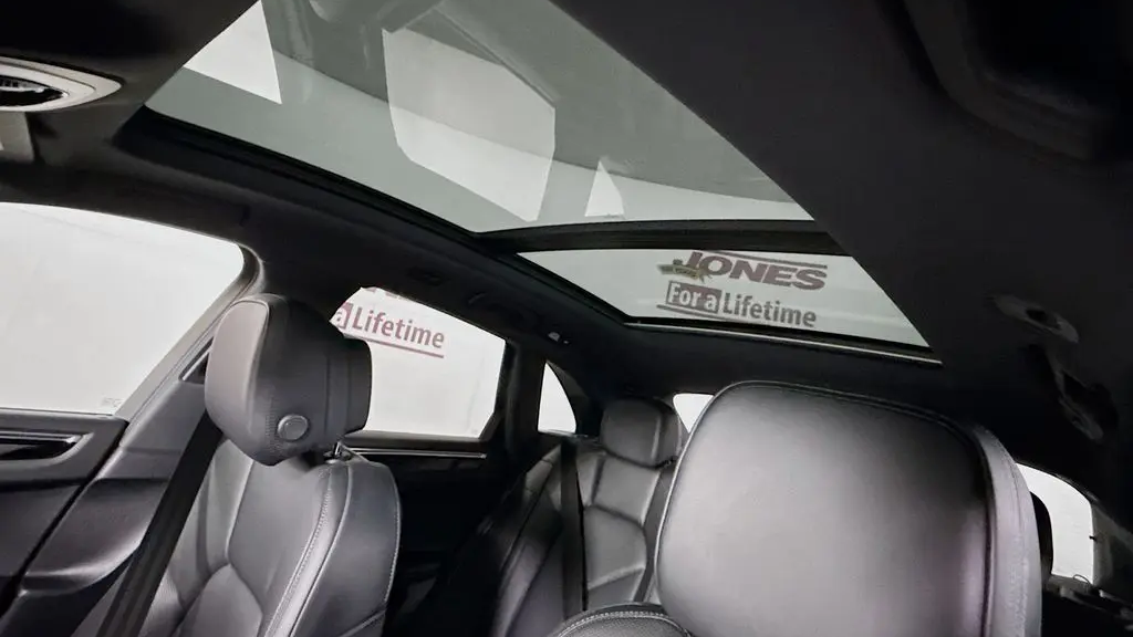 2023 Porsche Macan Base