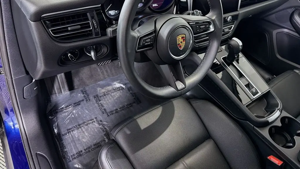 2023 Porsche Macan Base