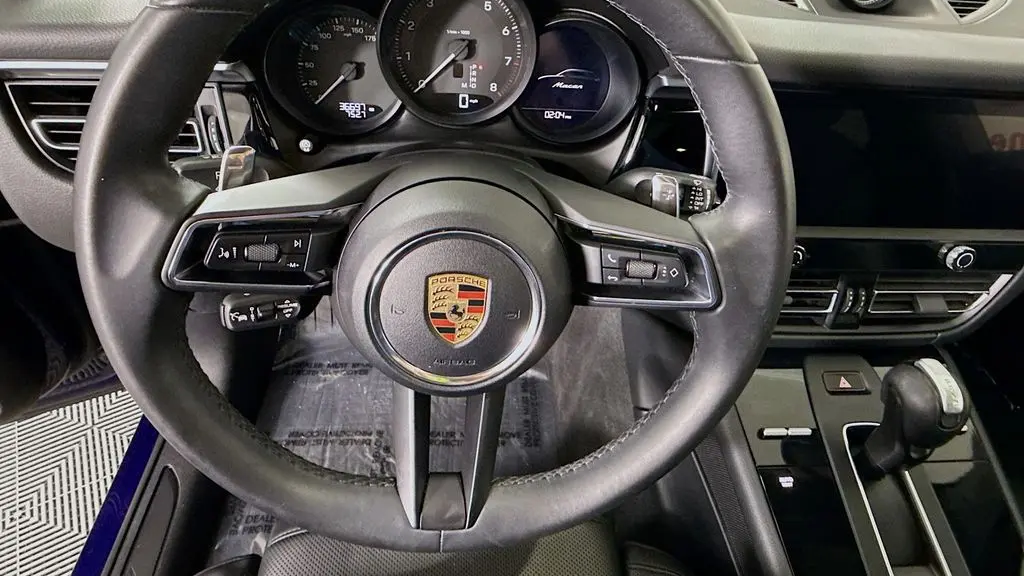 2023 Porsche Macan Base