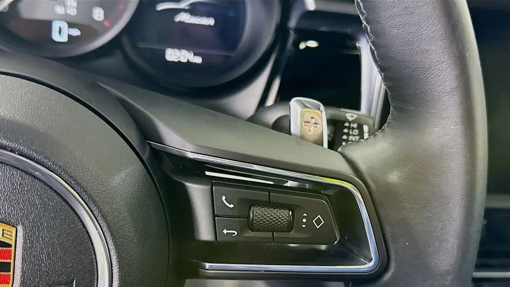2023 Porsche Macan Base
