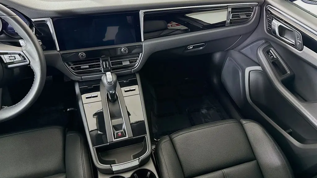 2023 Porsche Macan Base