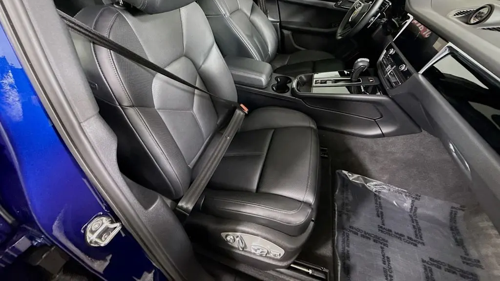 2023 Porsche Macan Base