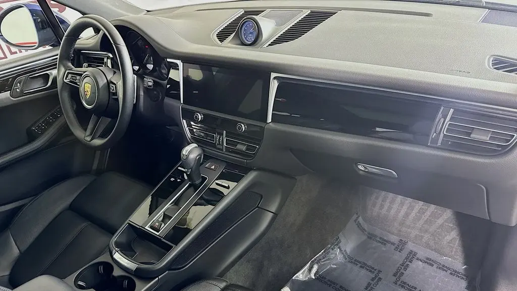 2023 Porsche Macan Base