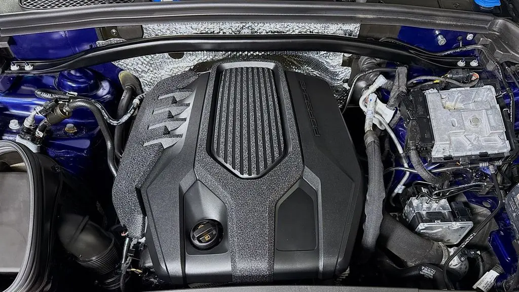 2023 Porsche Macan Base