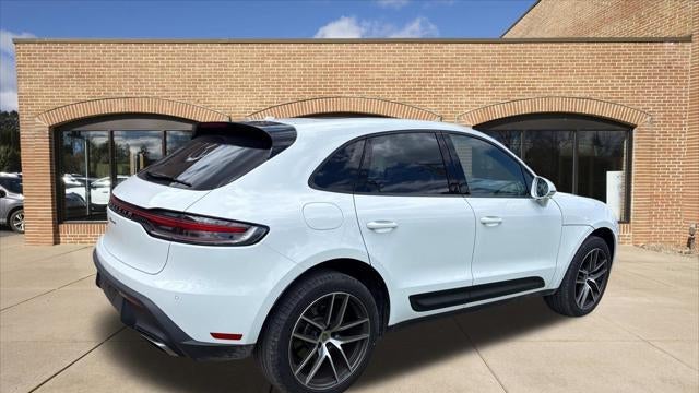 2025 Porsche Macan Base