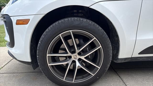 2025 Porsche Macan Base