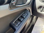 2025 Macan Thumbnail 19