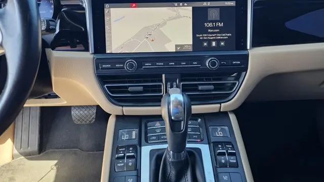 2021 Porsche Macan Base