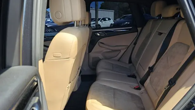 2021 Porsche Macan Base