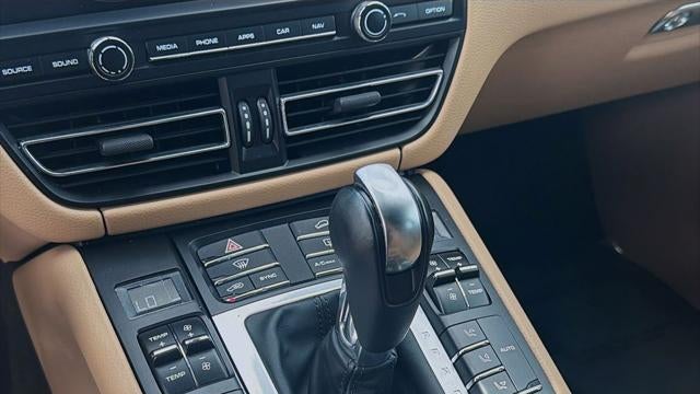 2021 Porsche Macan Base