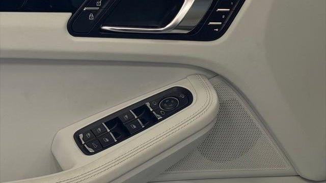 2023 Porsche Macan T