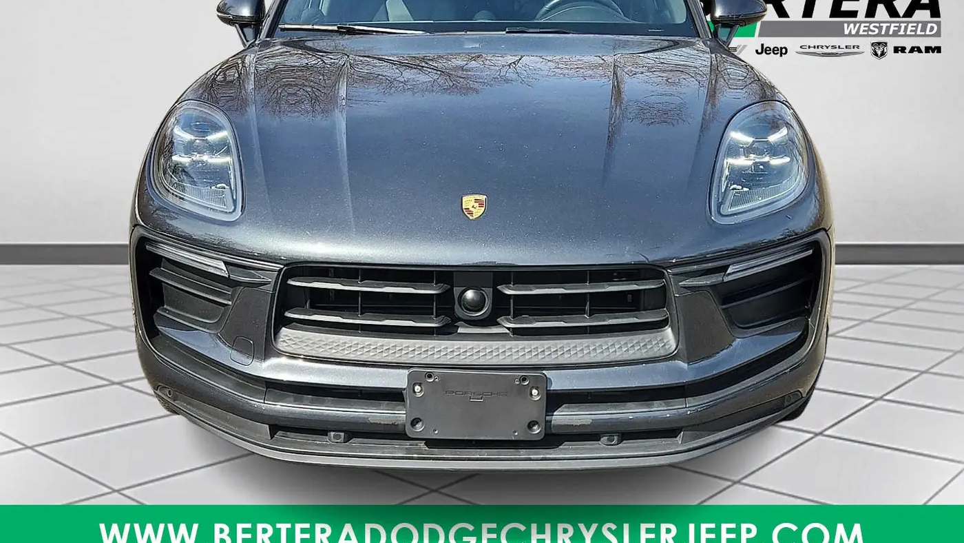 2024 Porsche Macan Base