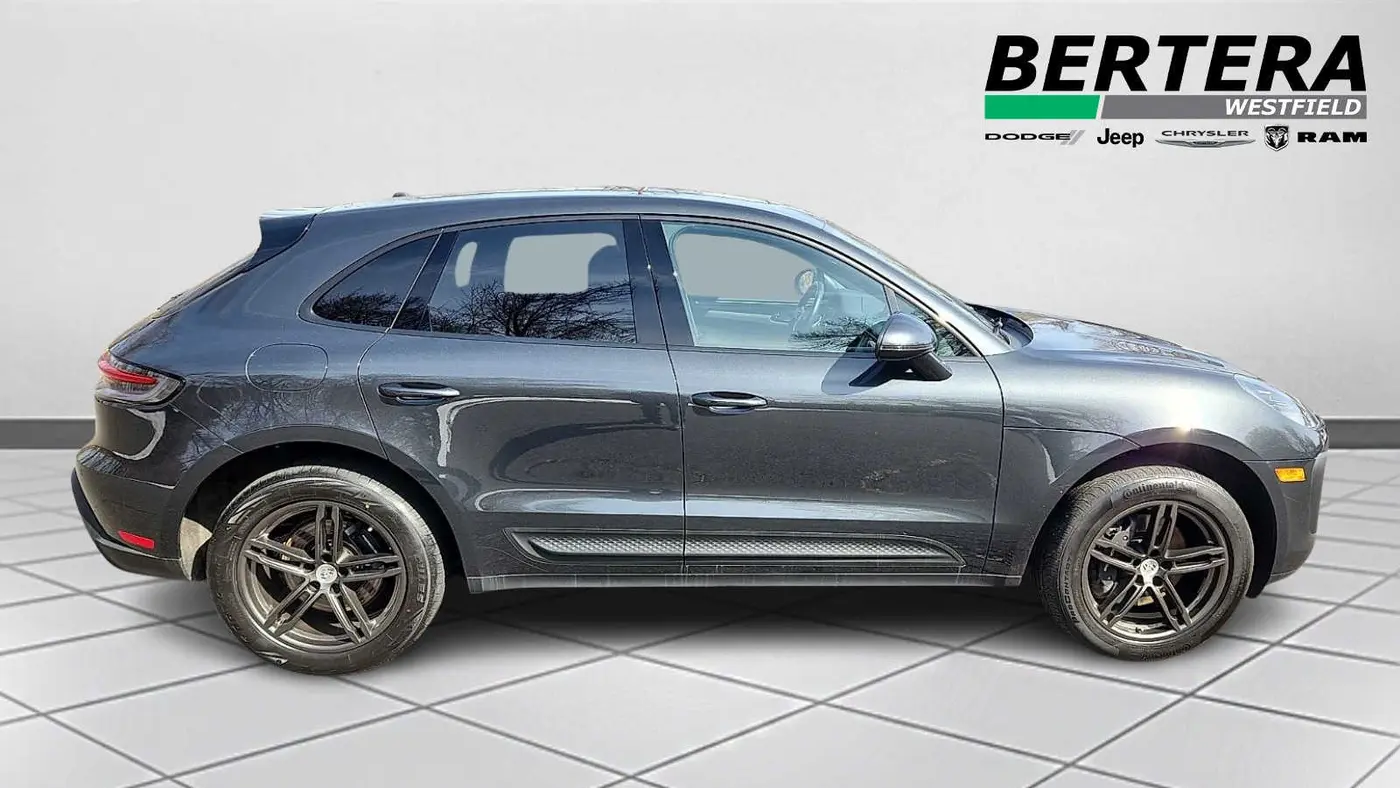 2024 Porsche Macan Base