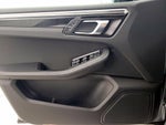 2017 Macan Thumbnail 12