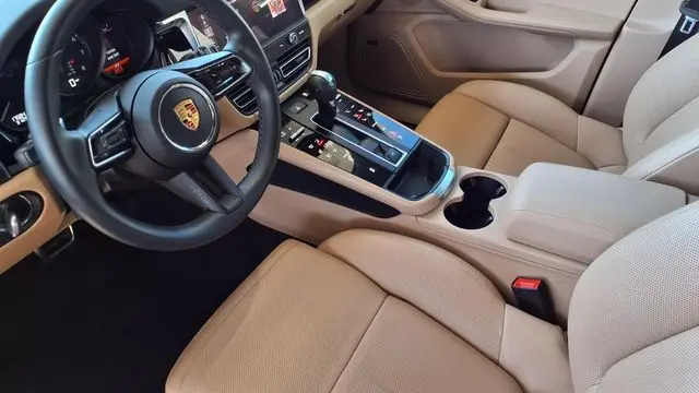 2023 Porsche Macan Base