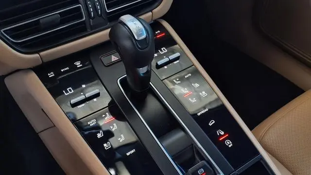 2023 Porsche Macan Base