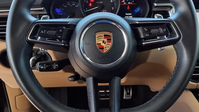 2023 Porsche Macan Base