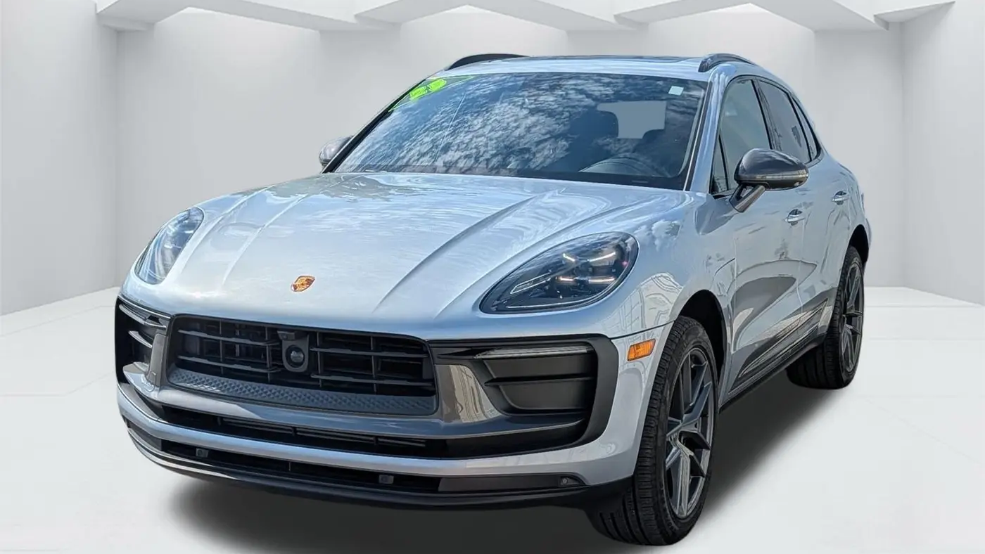 2025 Porsche Macan Base
