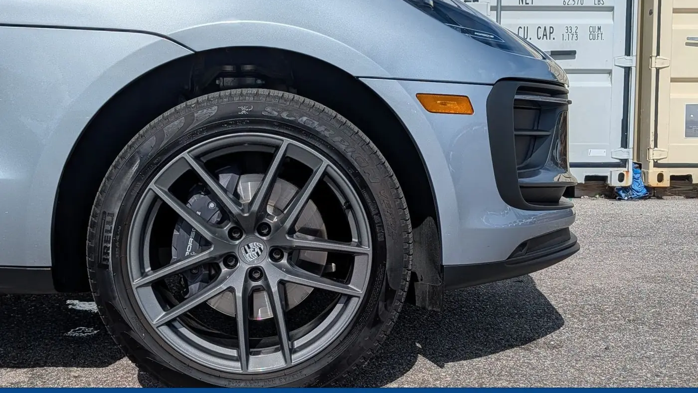 2025 Porsche Macan Base