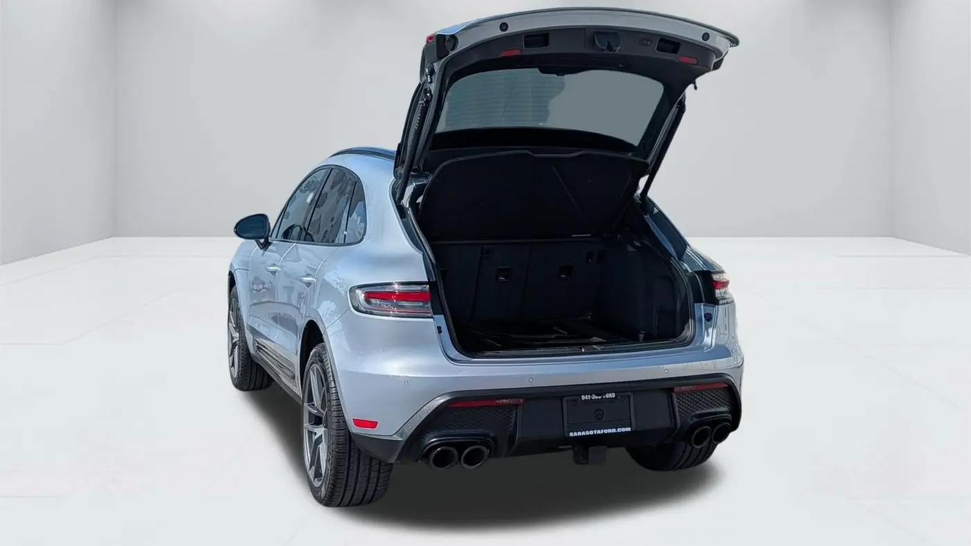 2025 Porsche Macan Base