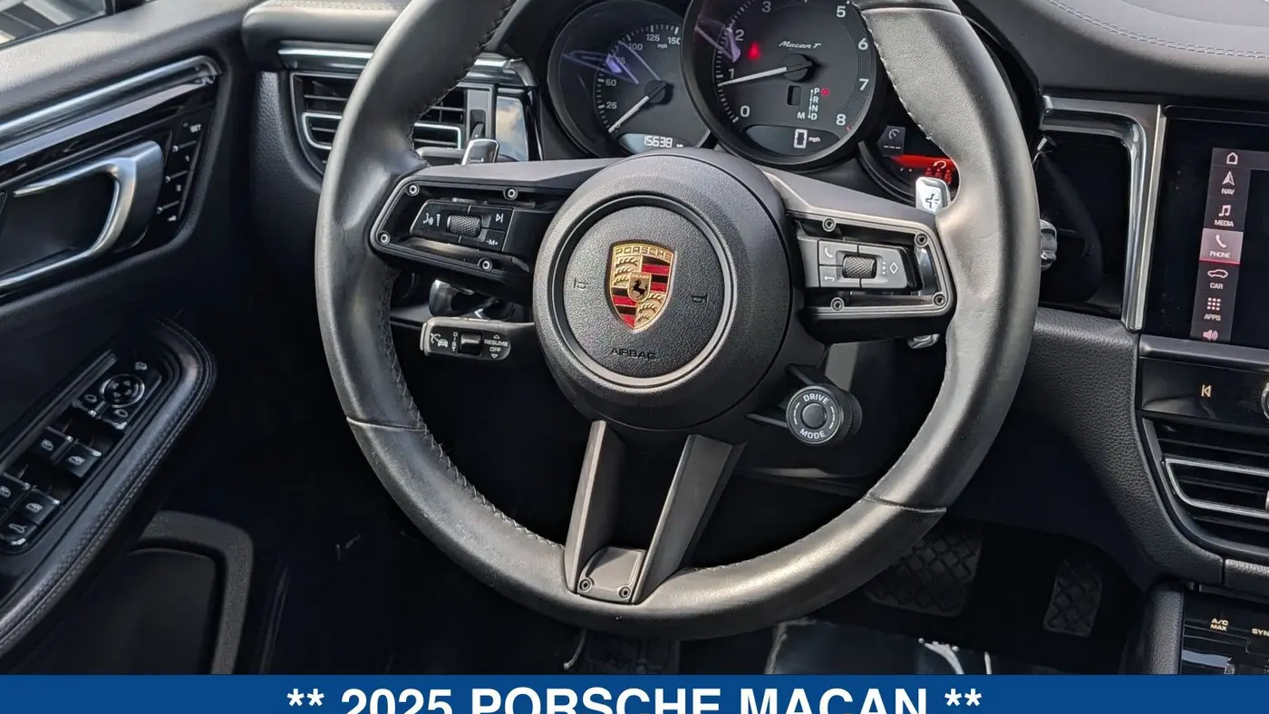2025 Porsche Macan Base
