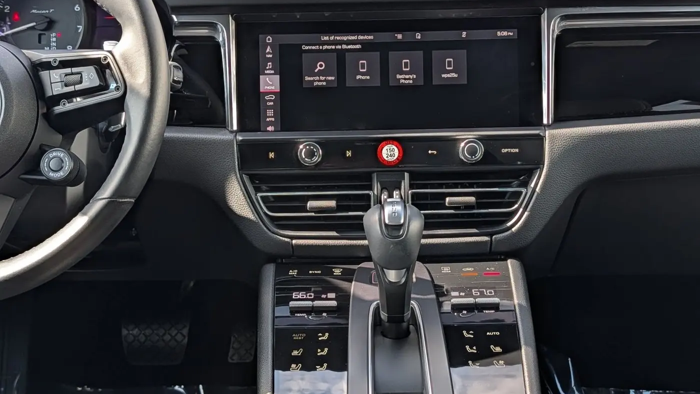 2025 Porsche Macan Base