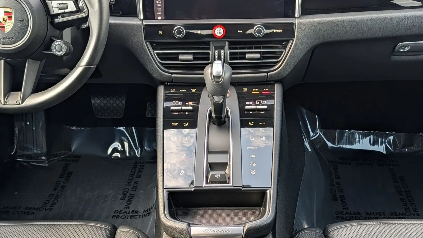 2025 Porsche Macan Base