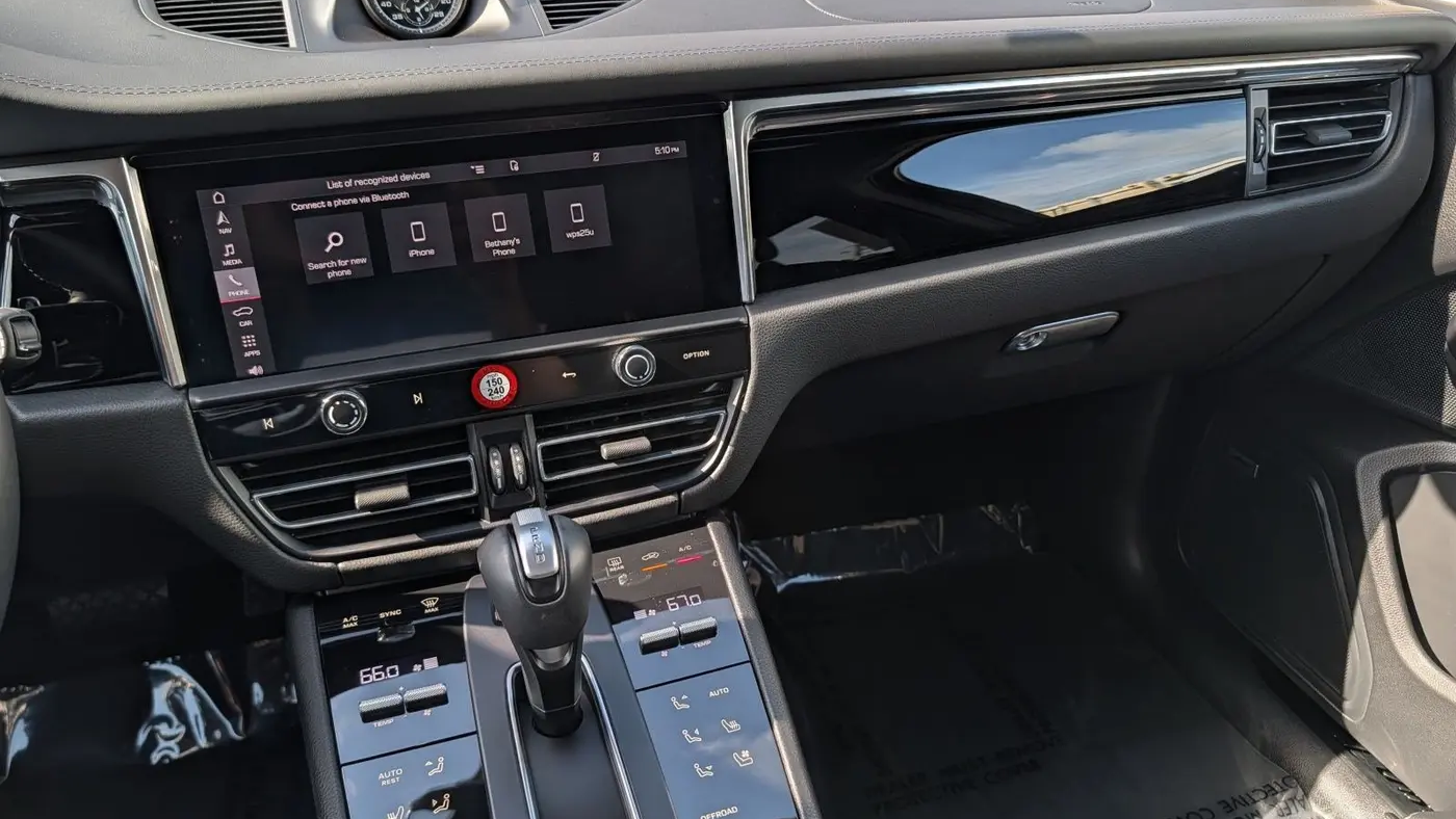 2025 Porsche Macan Base
